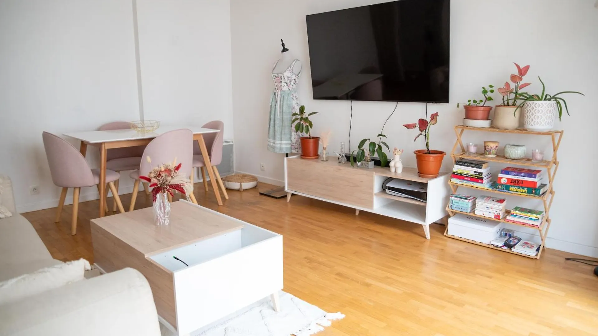 Entier Avec Balcon Sur Cour A Apartment Paris